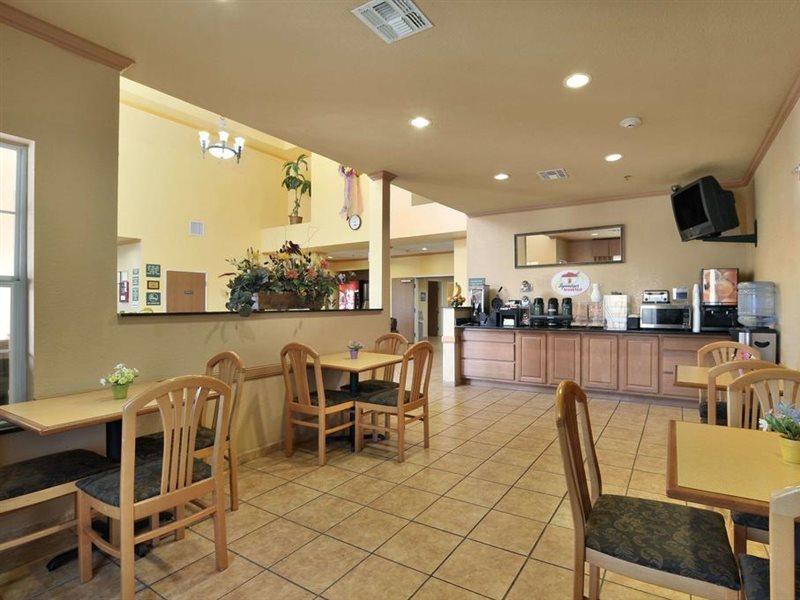 Super 8 By Wyndham San Antonio/Alamodome Area Hotel Kültér fotó