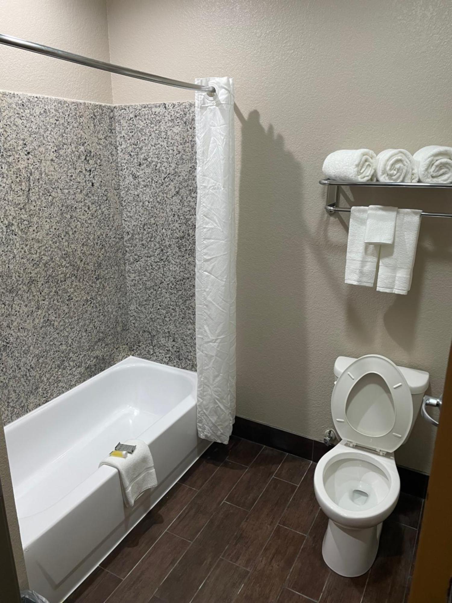 Super 8 By Wyndham San Antonio/Alamodome Area Hotel Kültér fotó