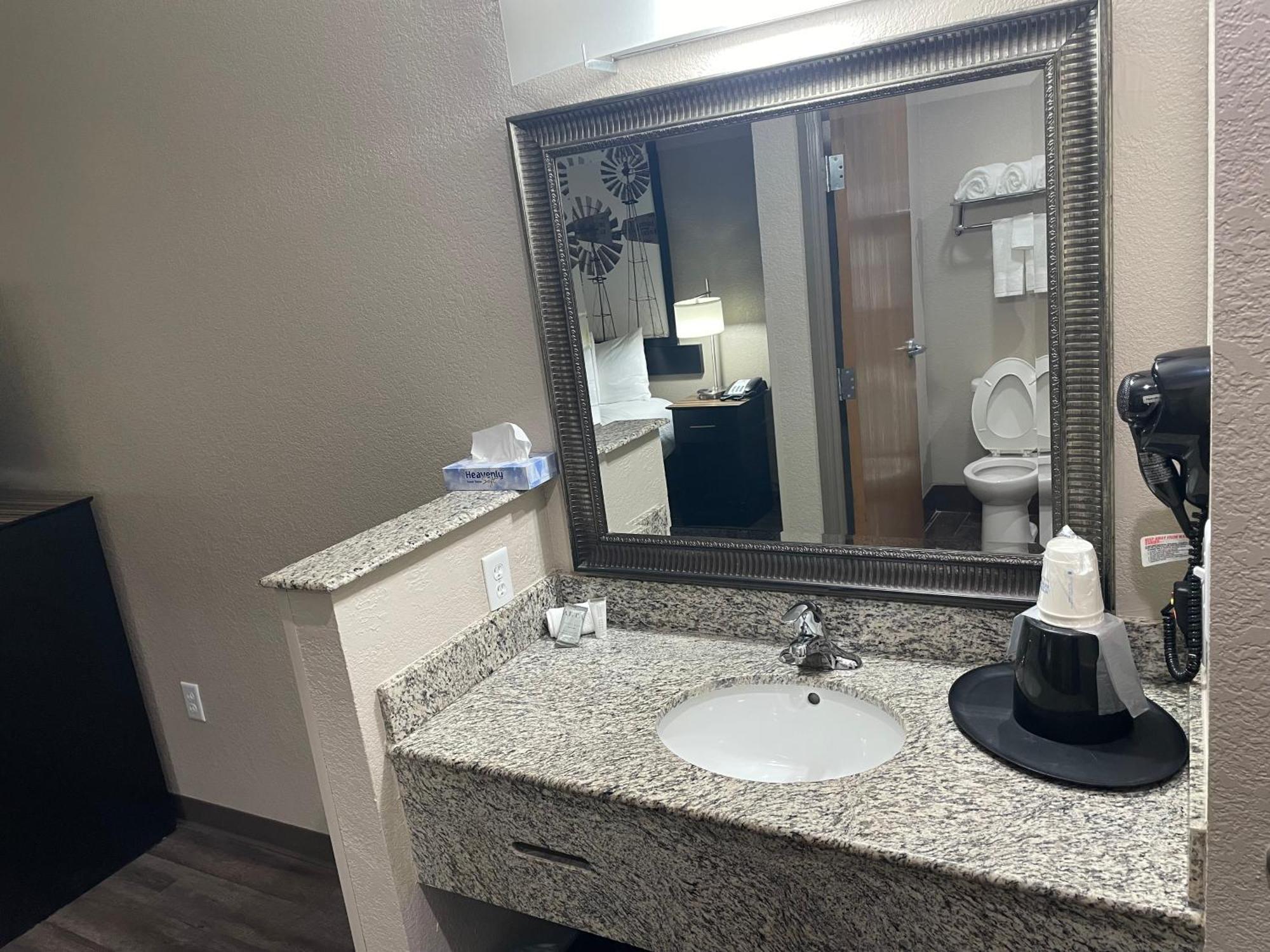 Super 8 By Wyndham San Antonio/Alamodome Area Hotel Kültér fotó
