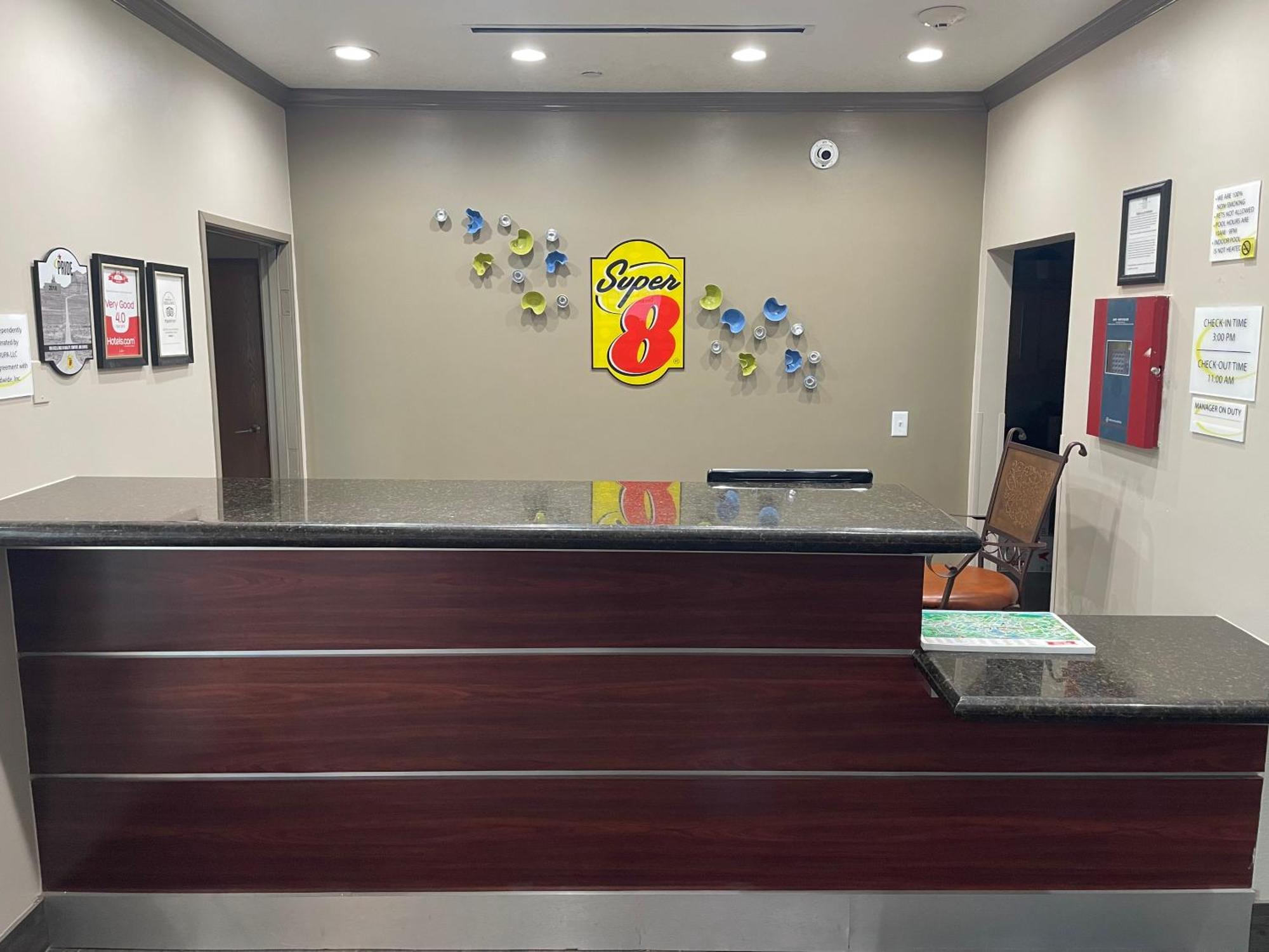 Super 8 By Wyndham San Antonio/Alamodome Area Hotel Kültér fotó